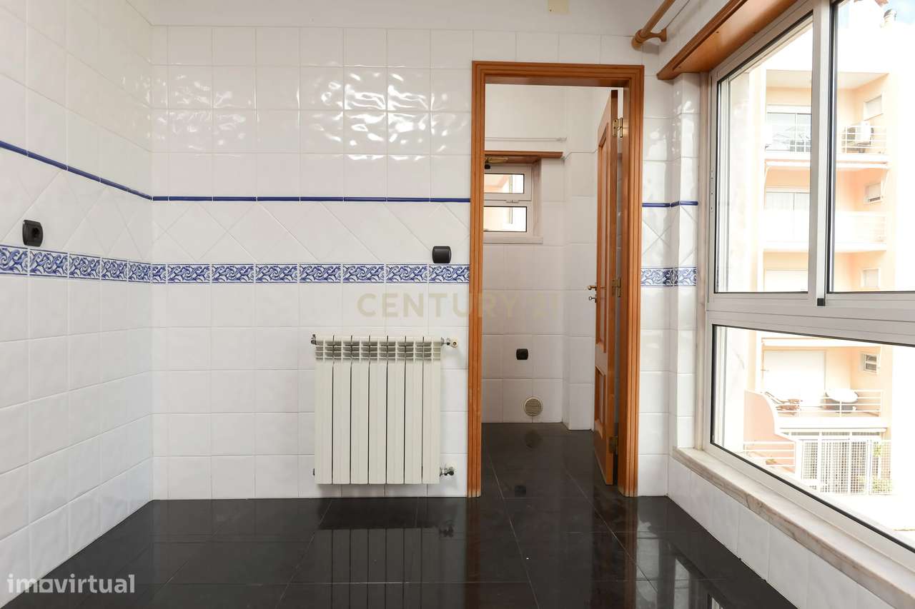 Apartamento T2 com Vista Mar, 2 lugares de garagem na Parede, Cascais-8