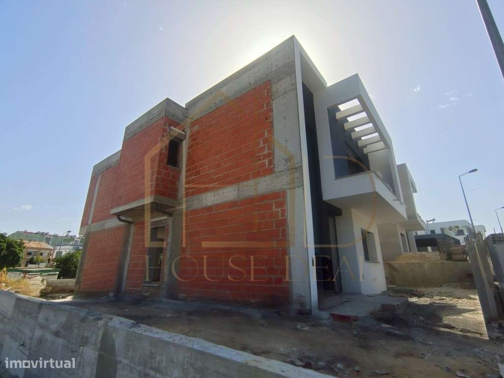 Moradia Isolada T4 com Garagem e Piscina. Charneca da Caparica - Grande imagem: 4/38