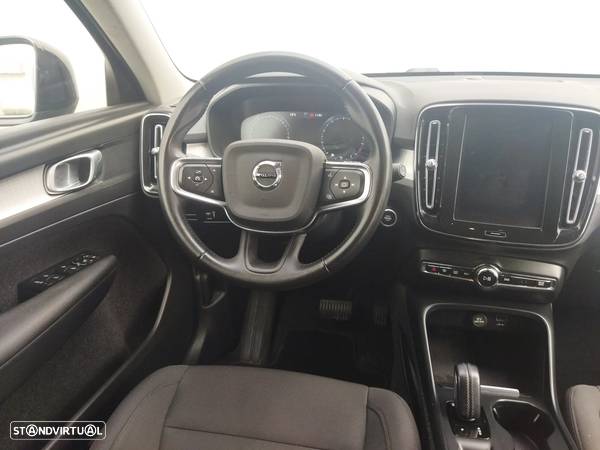 Volvo XC 40 1.5 T3 Momentum Geartronic - 3