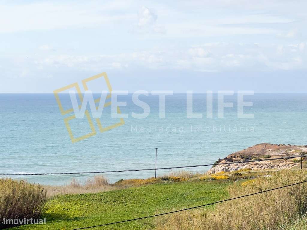 Apartamento T2 com 2 varandas na primeira linha Mar - praia de Sant...