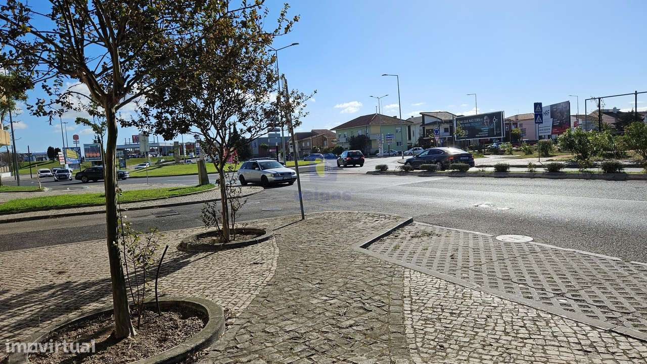 Loja de Rua em Zona de Grande Movimento – Oportunidade Única! - Grande imagem: 4/24