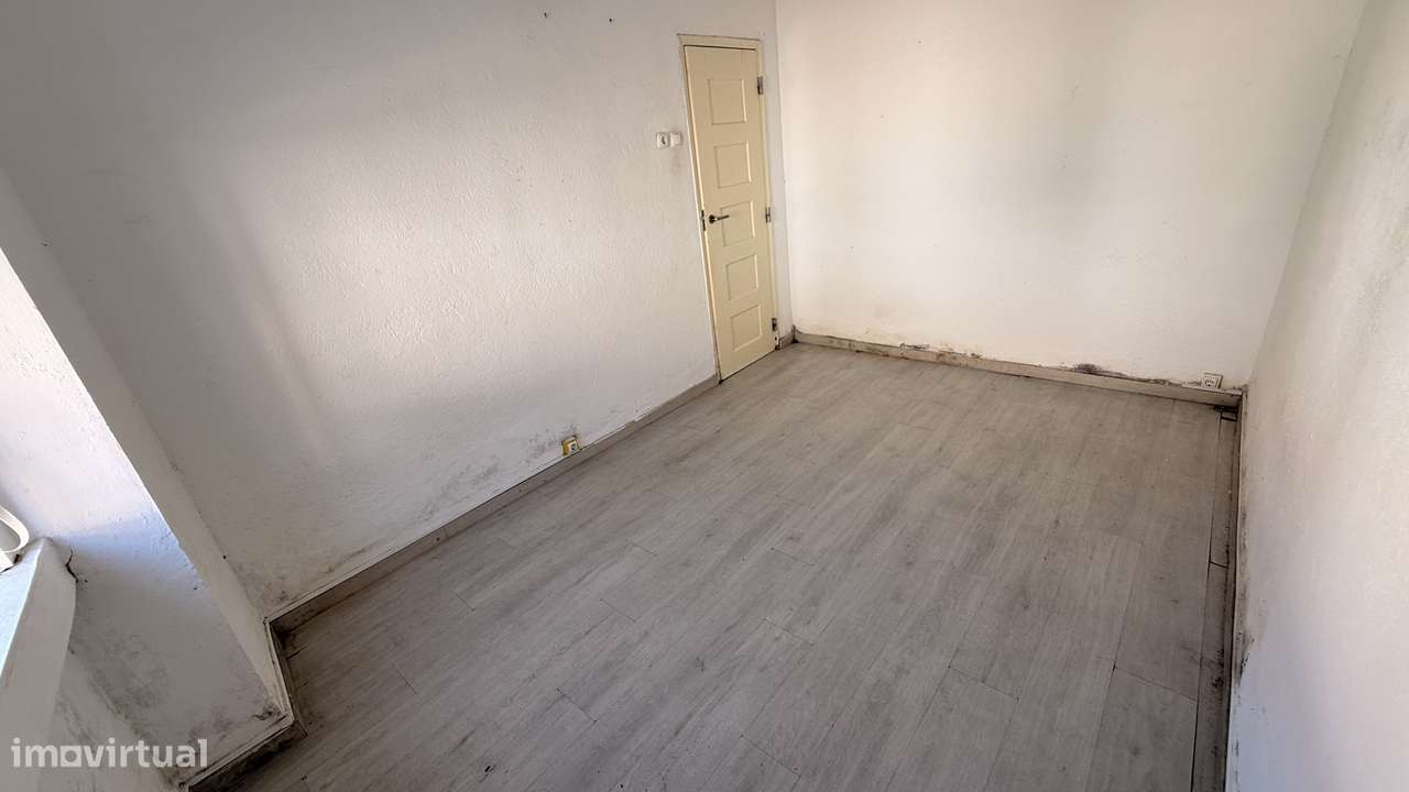 Moradia Térrea T4 no Cartaxo com Potencial de Duas Habitações-13