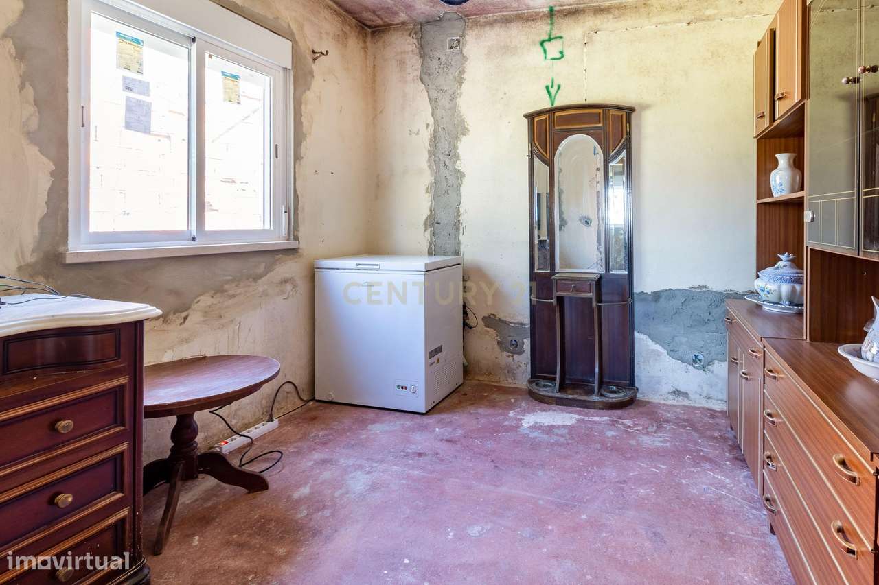 MORADIA T2 EM FASE DE RESTAURO-6