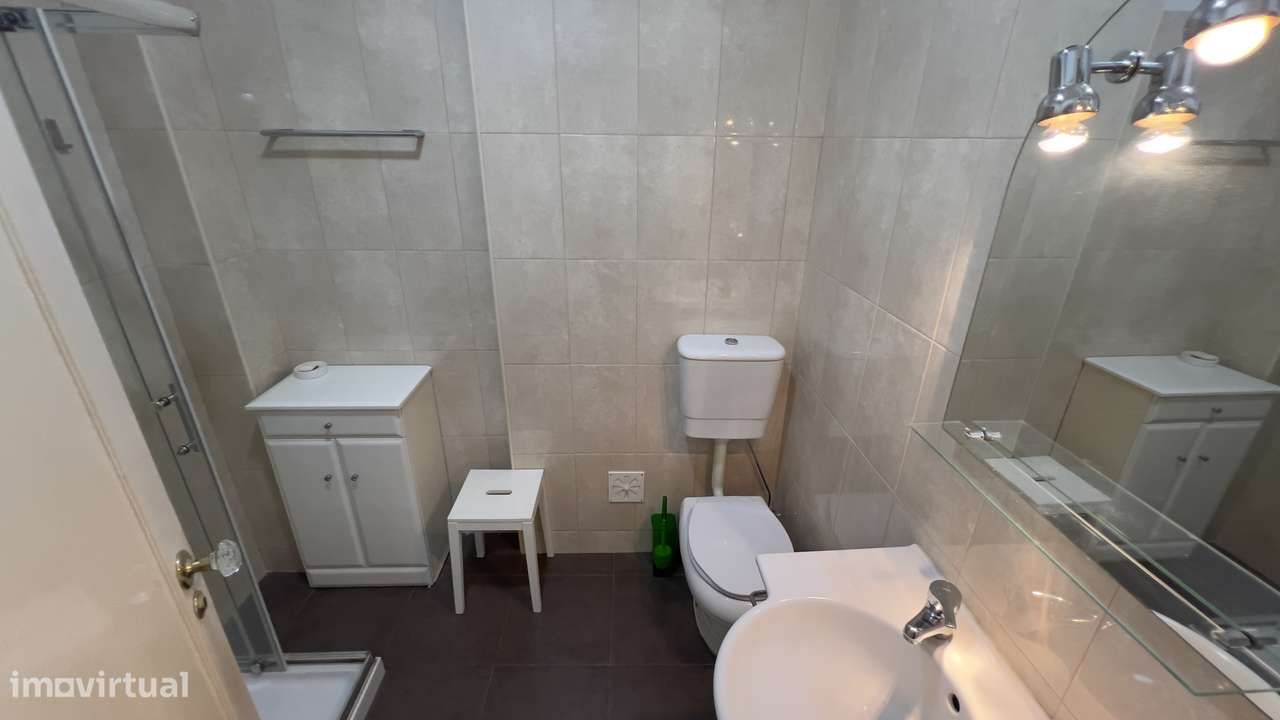 Apartamento T2 em Avenidas Novas com elevador-13
