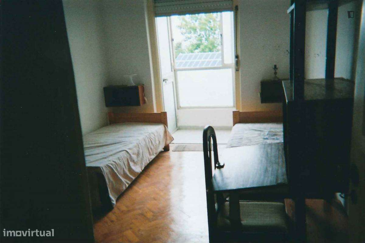 Quarto - localizado em Almada Lisbon - Grande imagem: 4/10