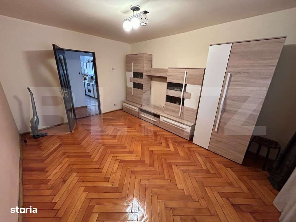 Apartament decomandat cu 3 camere,2 bai, 70 mp, zona Cetate - Imagine principală: 1/8