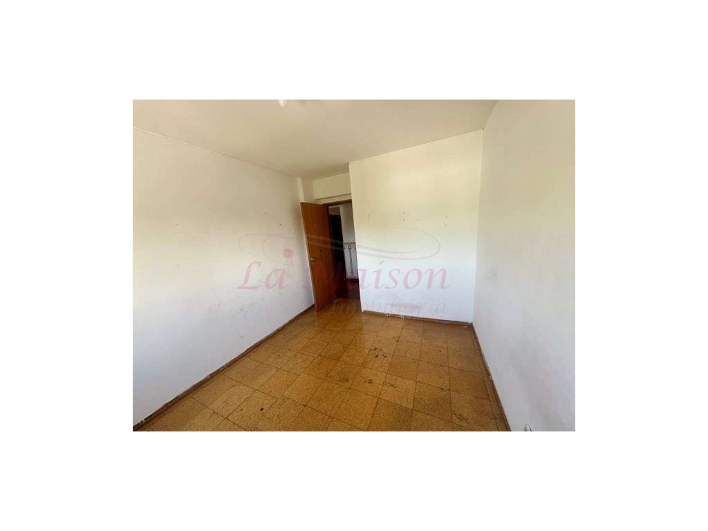 Excelente Apartamento T3 em Casal de Cambra-6
