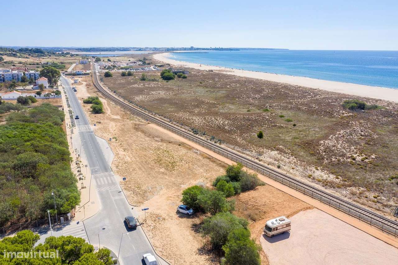 MAGNIFICO LOTE DE TERRENO LOCALIZADO NA MEIA PRAIA, LAGOS - Grande imagem: 2/8