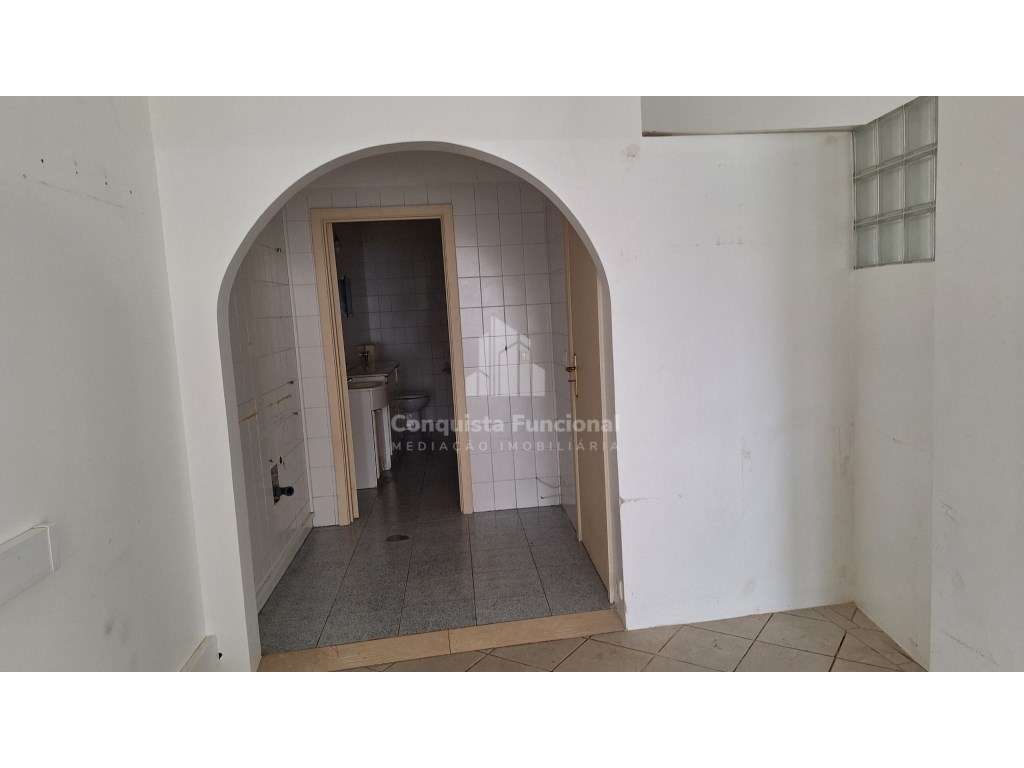 Loja com Viabilidade para Habitação | Canidelo - Gaia-5