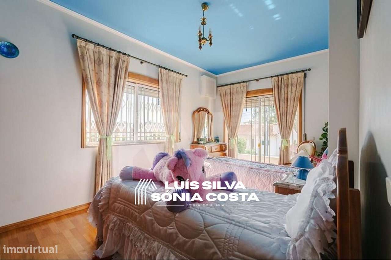 Moradia Independente T6 c/ Anexos, Armazém e Terreno p/ Construção-13