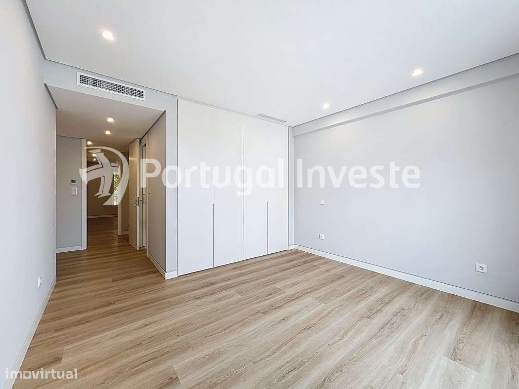 Sublime Duplex T4 com Mezanino no centro de Carcavelos-31
