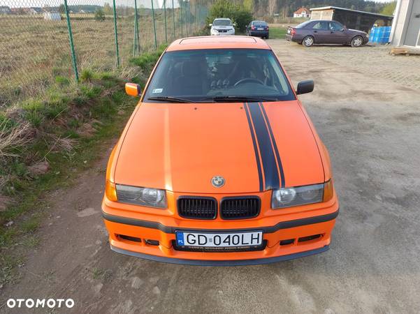 BMW Seria 3 325i - 14