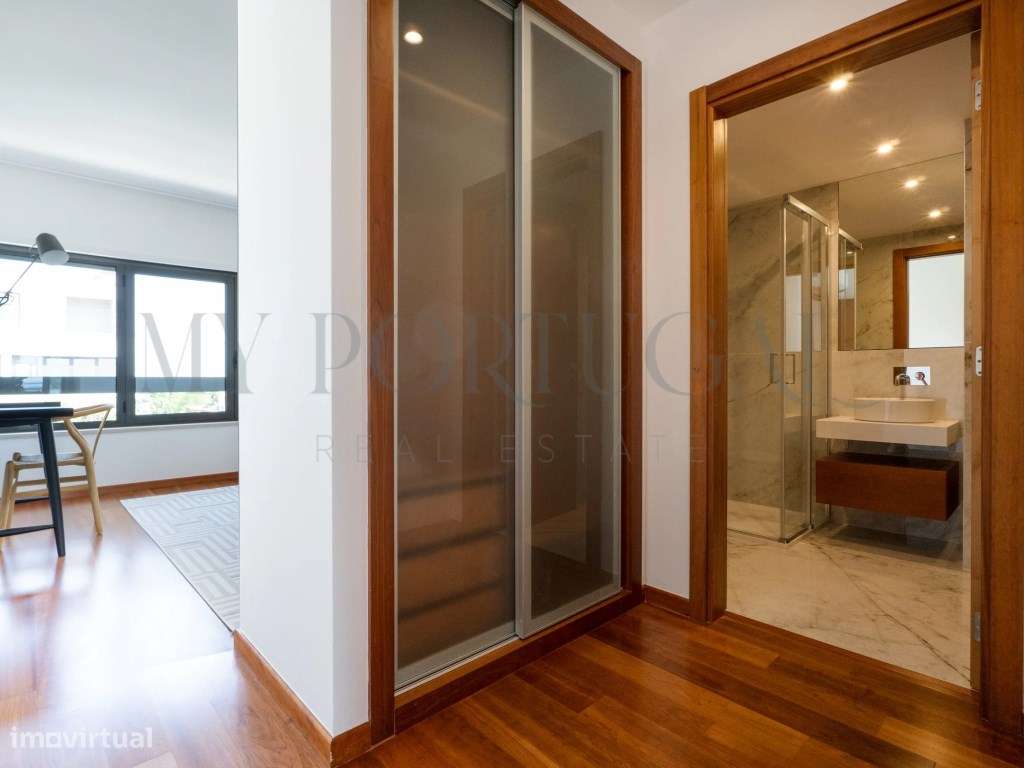 Elegância e Modernidade: Moradia T4 de Luxo com Rooftop em Alcochete-24