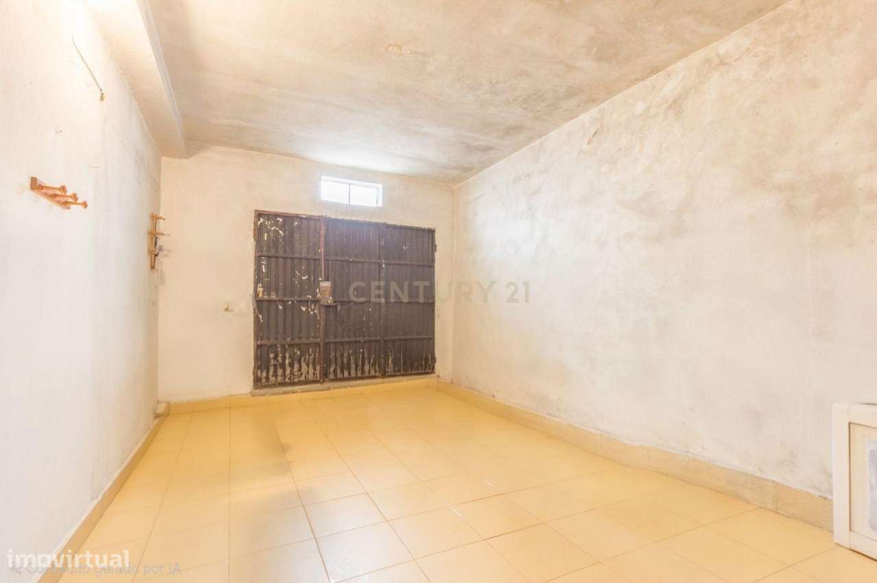 Quinta do Conde - Moradia Isolada de 3 assoalhadas para remodelação, c-11