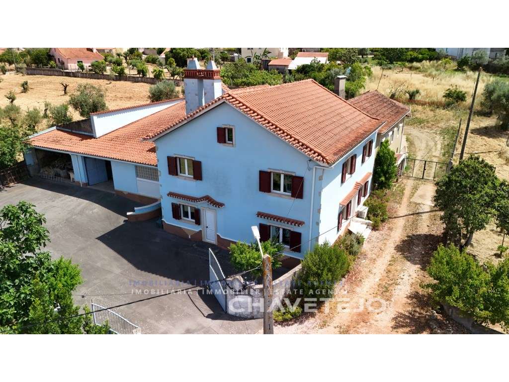 Quintinha T4 com Amplas zona para Oficinas, Terreno Plano e Enorme ...-53