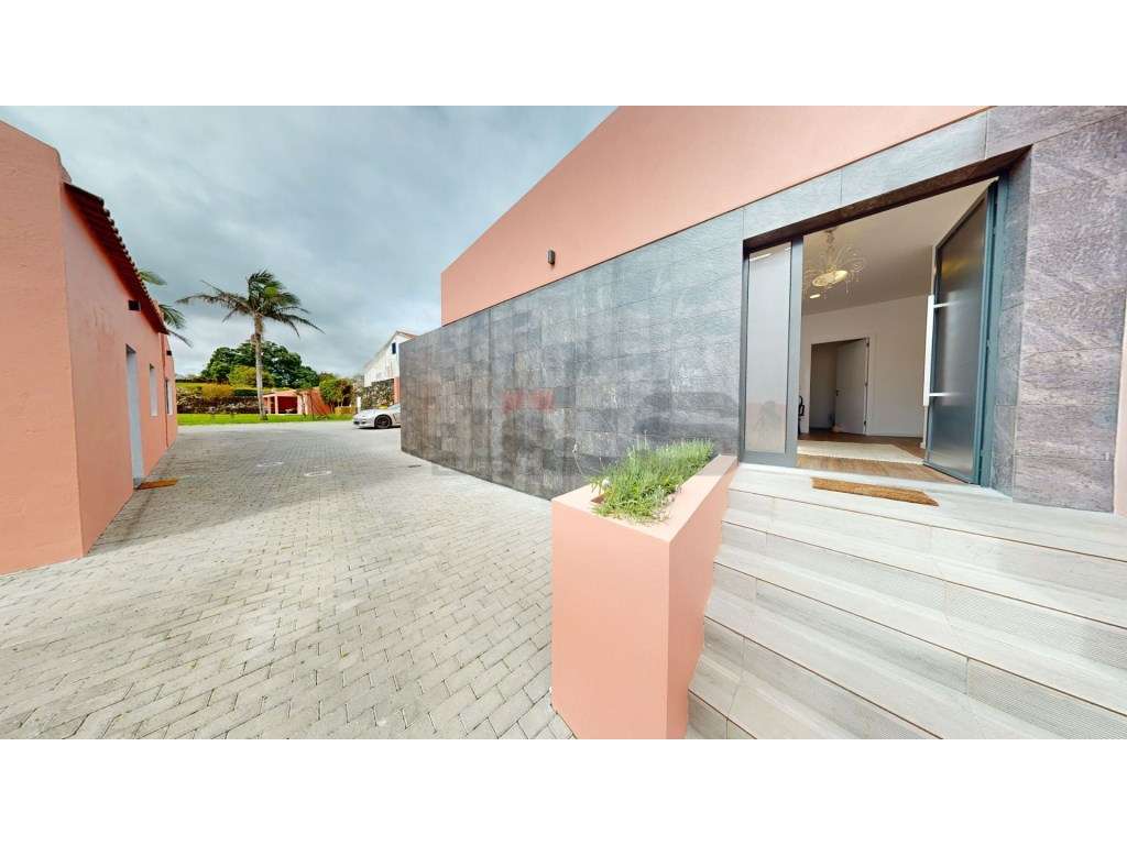 Moradia V4 com Apartamento T1 Anexo, Totalmente Remodelada - Centro...-30