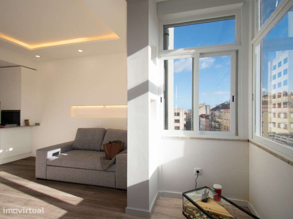 Apartamento T1 Renovado na Estrada de Benfica-8