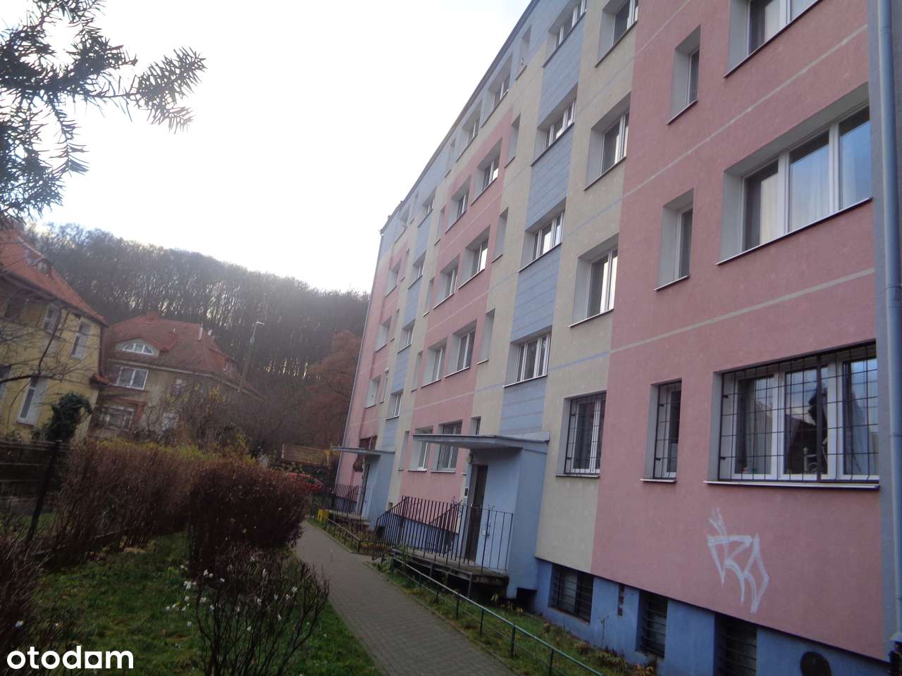 Ładne i przytulne 3-pokojowe mieszkanie z loggią, piwnicą i garażem - Pełny obrazek: 4/7