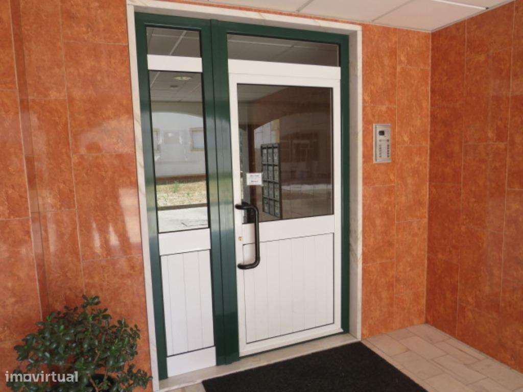 Apartamento T3 com Parqueamento e Arrecadação – Caxarias, Ourém - Grande imagem: 2/4