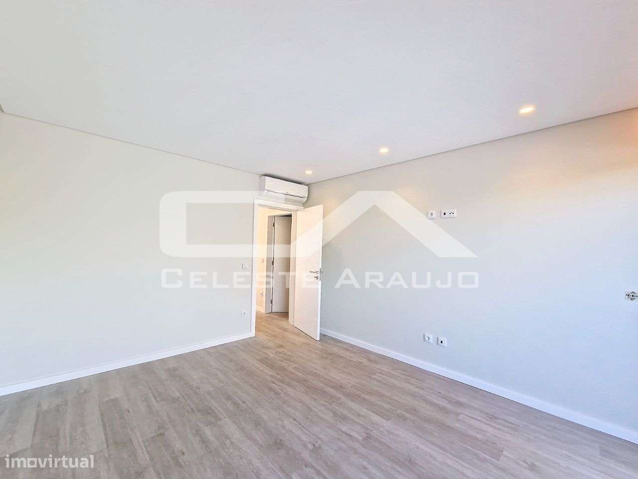 Moradia T3+1 Nova em Espinho-15