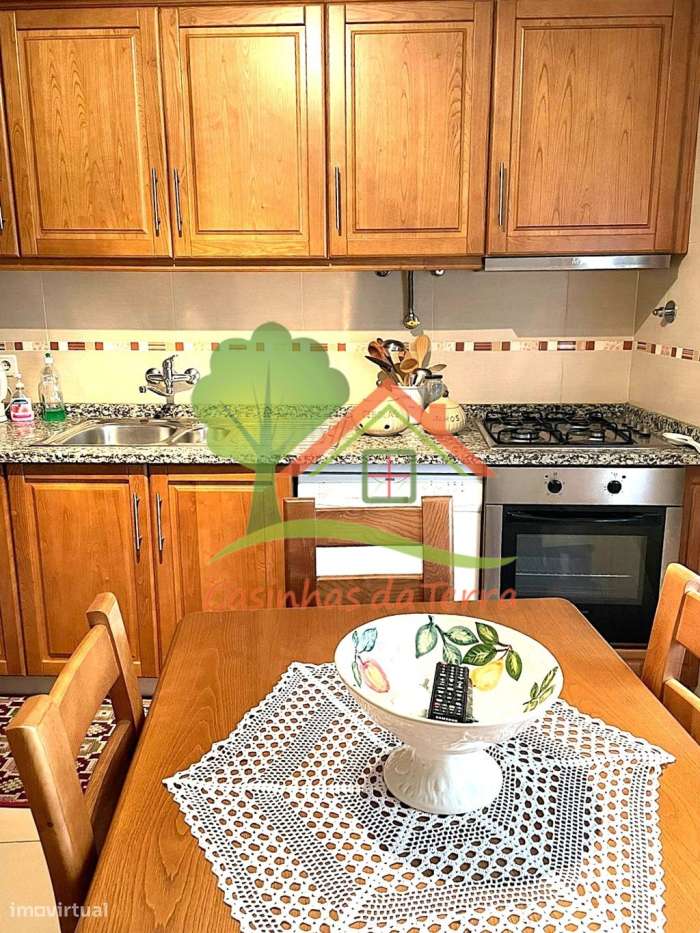 Armamar - Moradia mobilada + Garagem + Terreno com vinha - Grande imagem: 4/39