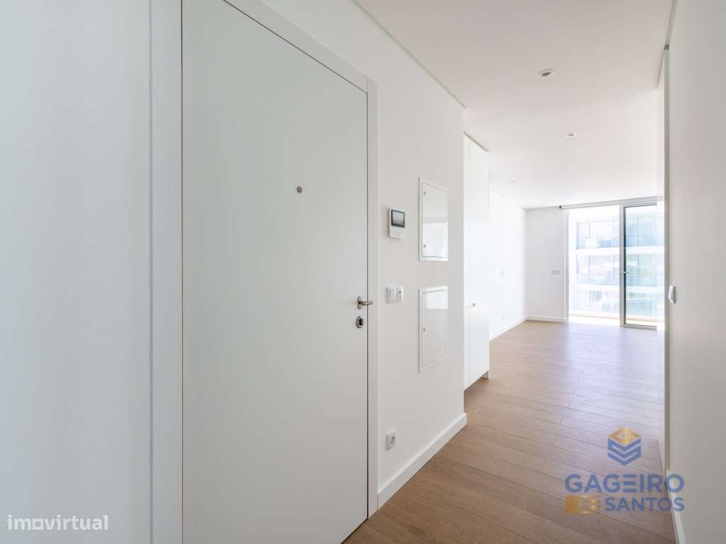 Apartamento T2 inserido em condomínio de luxo na primeira linha de ...-7
