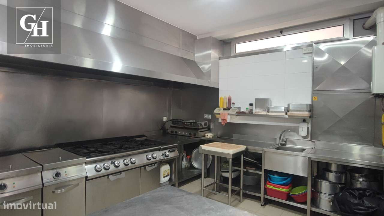 Trespasse de Restaurante - Equipado e com estacionamento privado-26