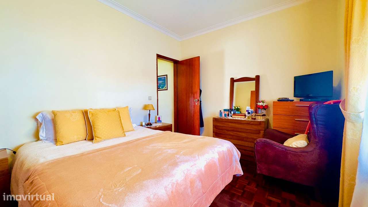 Andar de Moradia T2 | 70 m² | Varanda | Garagem | Porto Salvo-10
