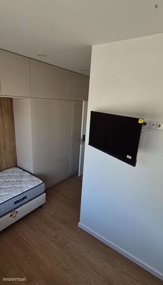 Quarto - localizado em Aveiro - Grande imagem: 4/10