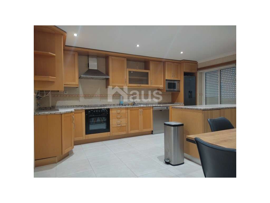 Duplex T2+1 com varandas e parqueamento-0