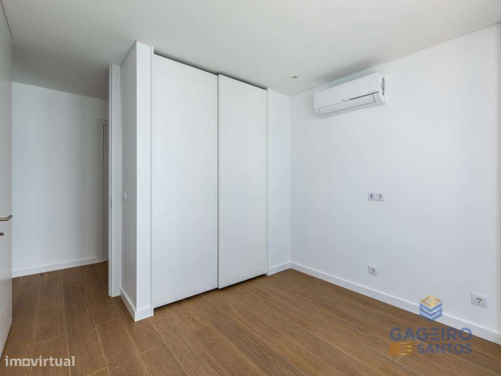 Apartamento T2 inserido em condomínio de luxo na primeira linha de ...-15