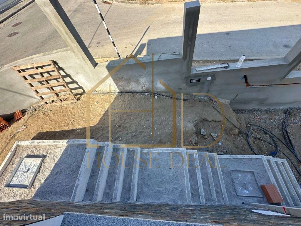 MAGNÍFICA Moradia T3 com Garagem. Pinhal do General. Fernão Ferro - Grande imagem: 3/33