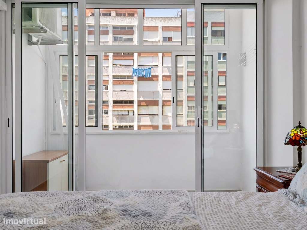 Apartamento T2 remodelado para venda em Verderena, Barreiro-12