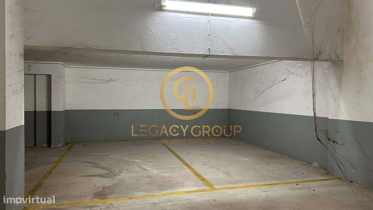 Parqueamento com 787m² situado no centro de Carvoeiro -  Lagoa-28