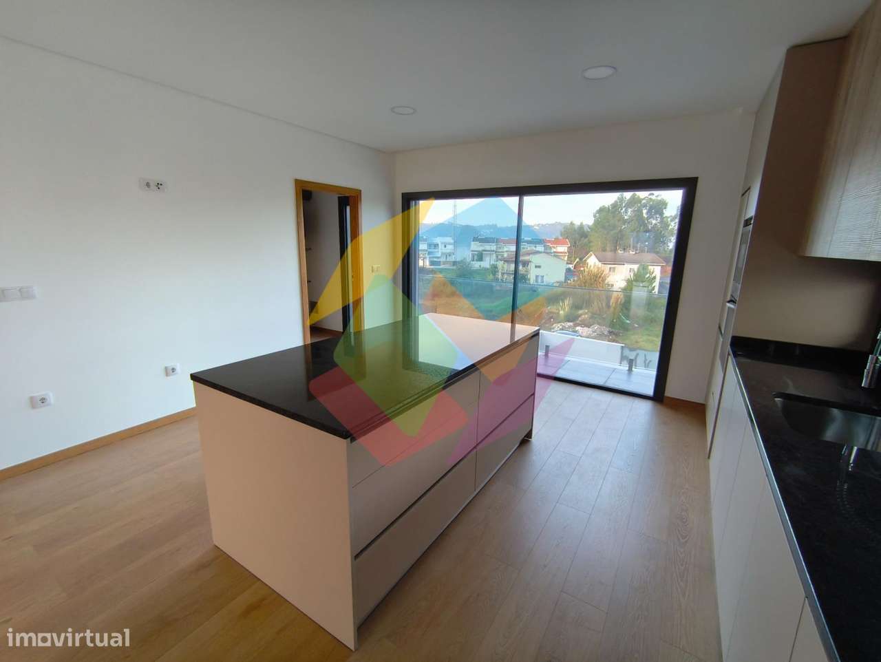 Moradia em Lobão, moderna, luminosa e pensada para o conforto da fam?-9