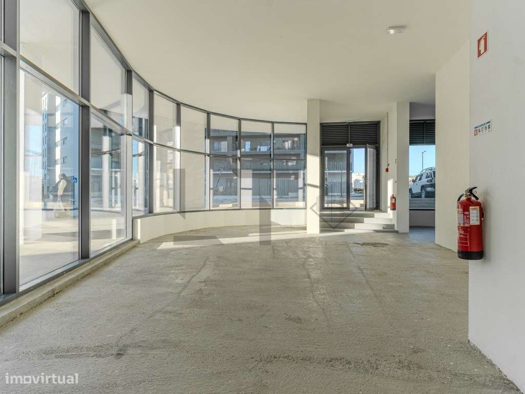 Fantástica Loja a Estrear com Saída de Fumos no Empreendimento Alte...-0