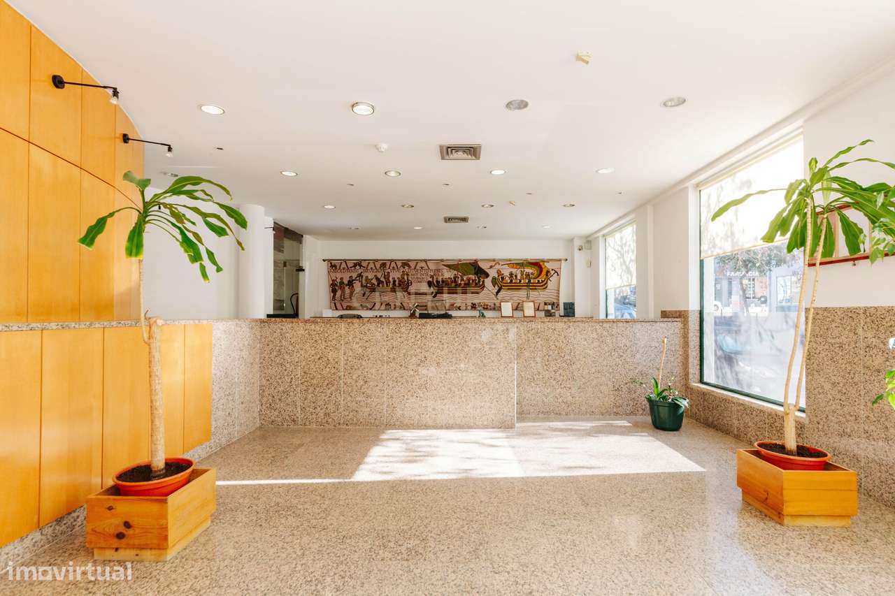 Espaço comercial amplo e versátil com localização estratégica à venda - Grande imagem: 3/25