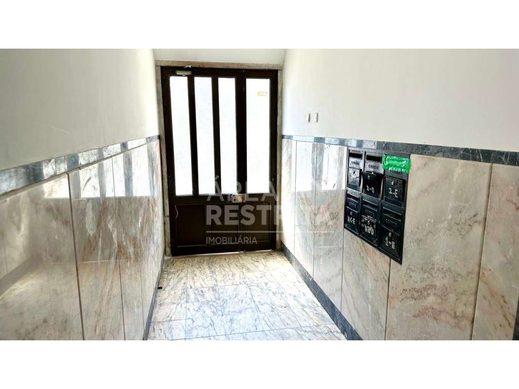 Apartamento T1 com Logradouro e Arrecadação/Garagem no Afonsoeiro -...-28
