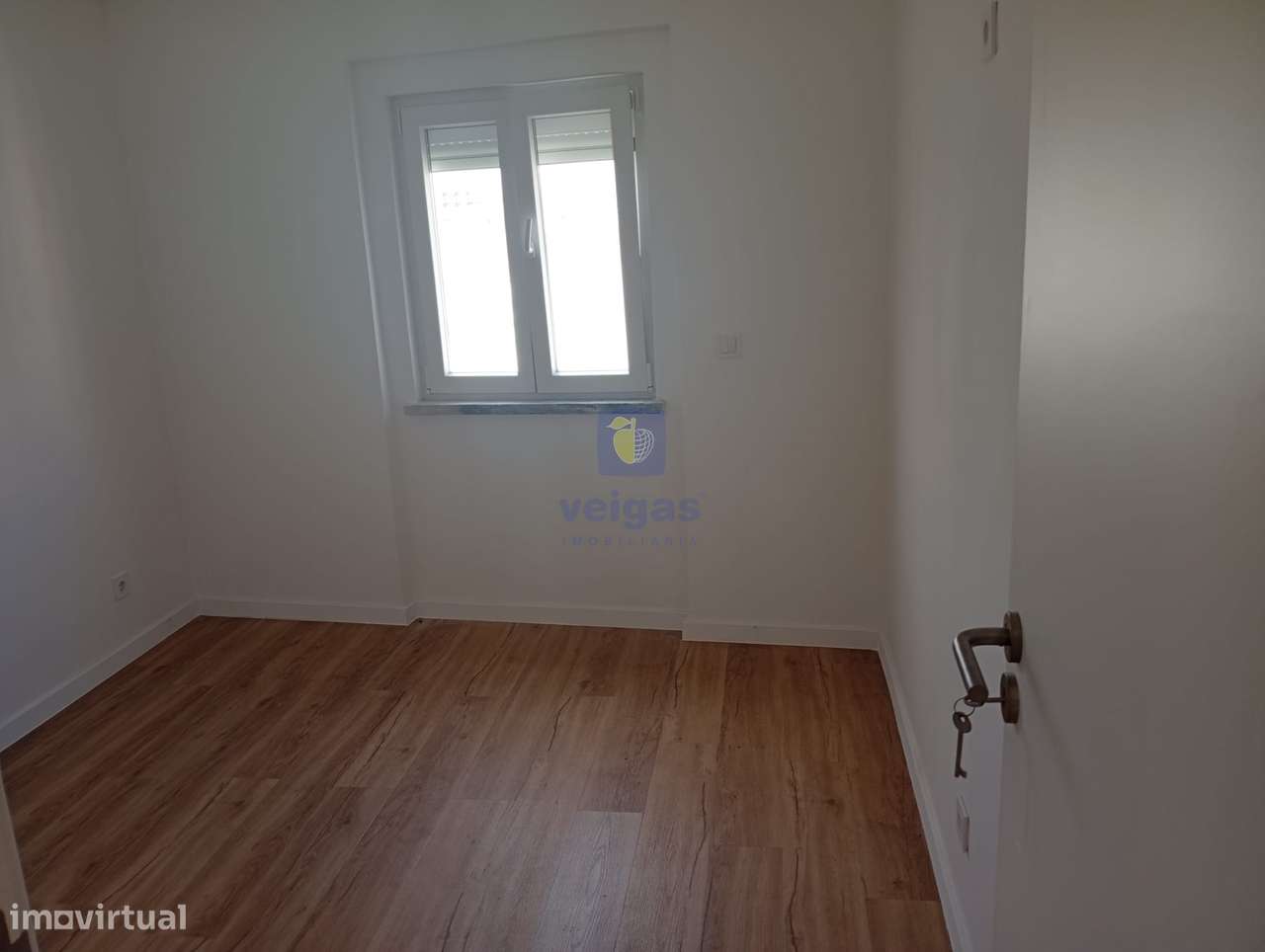 Apartamento T2 Renovado no Forte da Casa-10