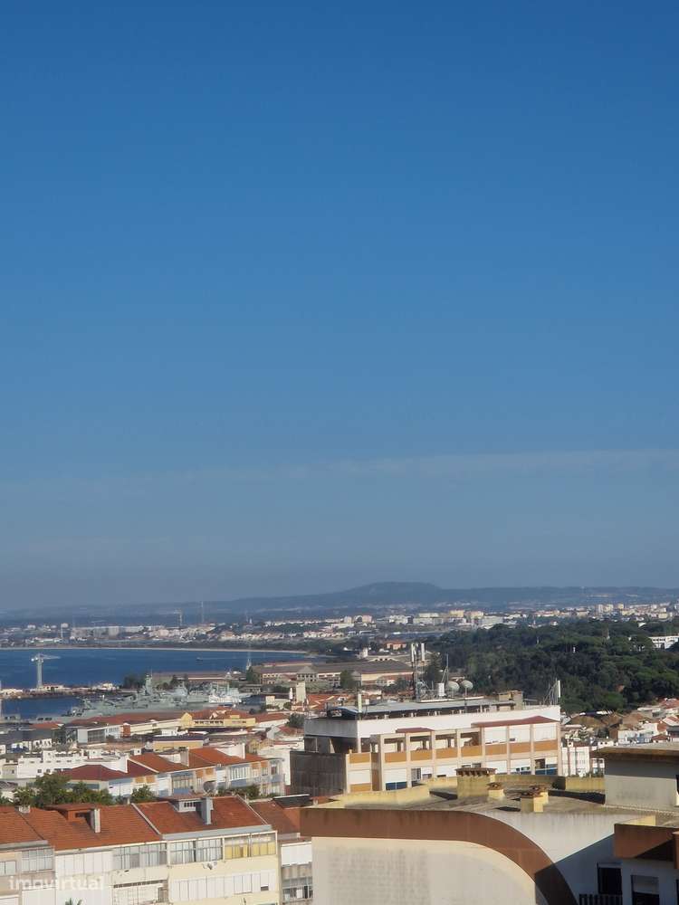 T6 (2 Fracções T3+T3) mais 3 Boxes Vistas Centro Almada-3