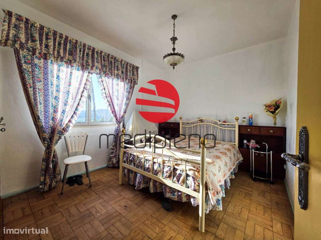 MORADIA T4 C/ GARAGEM-13