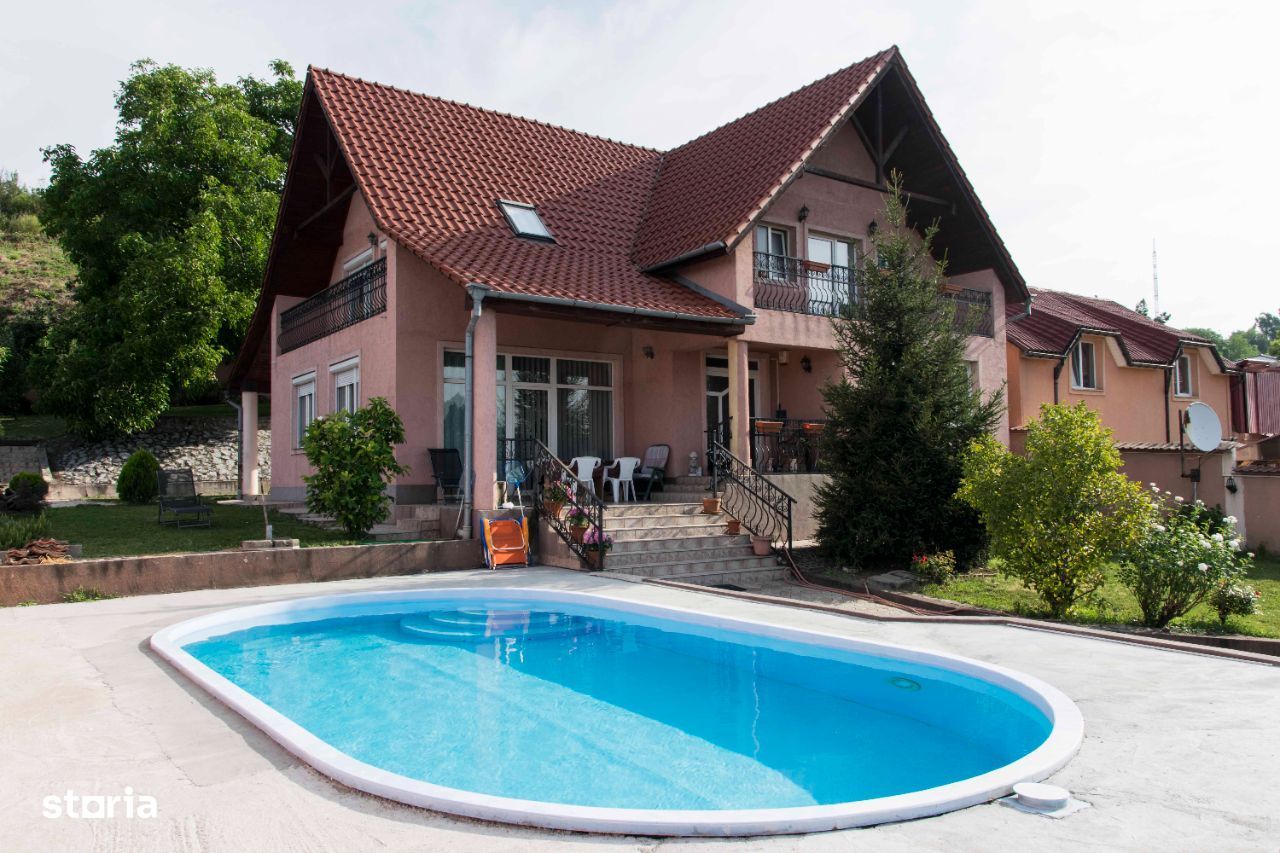 Vila de lux cu piscina- strada Făcliei