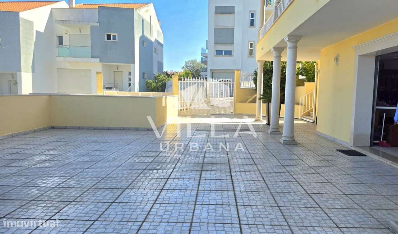 Moradia Isolada T4 com Cave, Sub-cave e Jardim | Charneca da Caparica-29