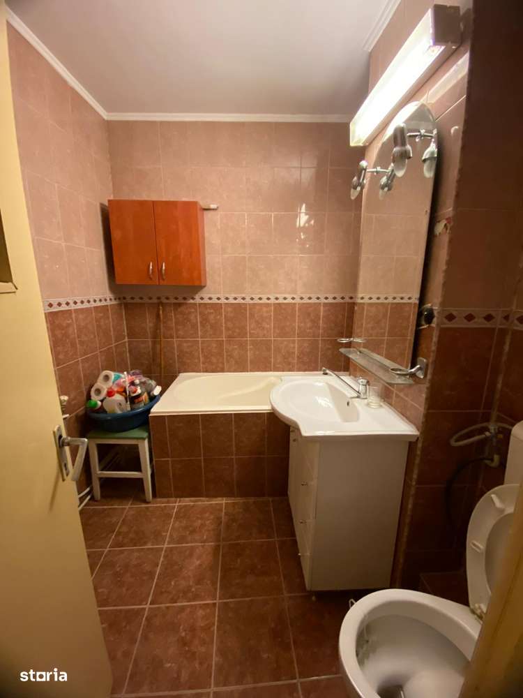 3 DECOMANDATE la etajul 2, Banca Nationala-7