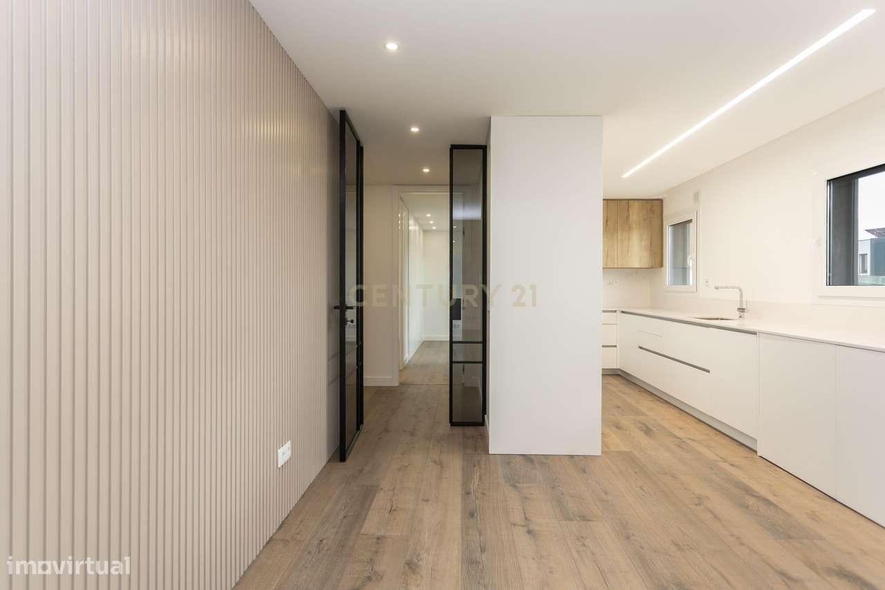 Dois Apartamentos Modernos (T3 + T2) na Qta. do Desembargador – Feijó-26
