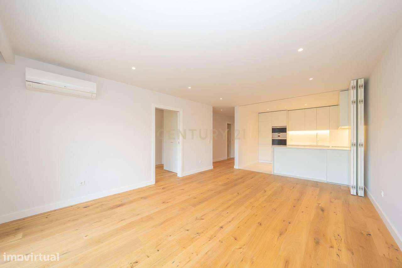 Apartamento T1 Novo, com Varanda Ampla e Lugar de Parqueamento, para A - Grande imagem: 5/50