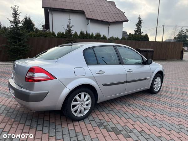 Renault Megane 1.6 Avantage - 11