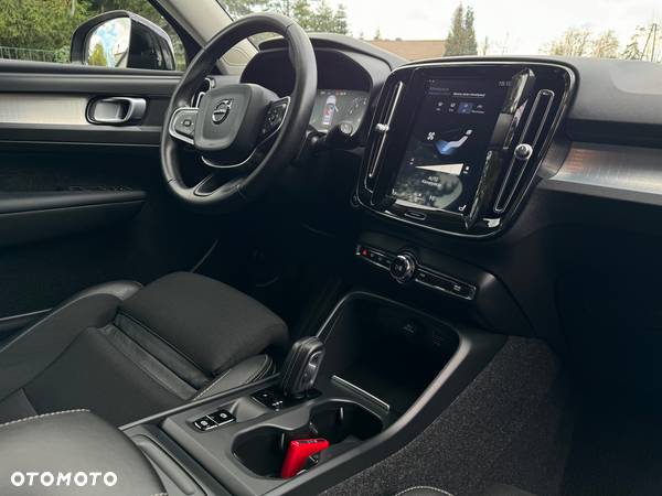 Volvo XC 40 T3 Geartronic Momentum Pro - 8