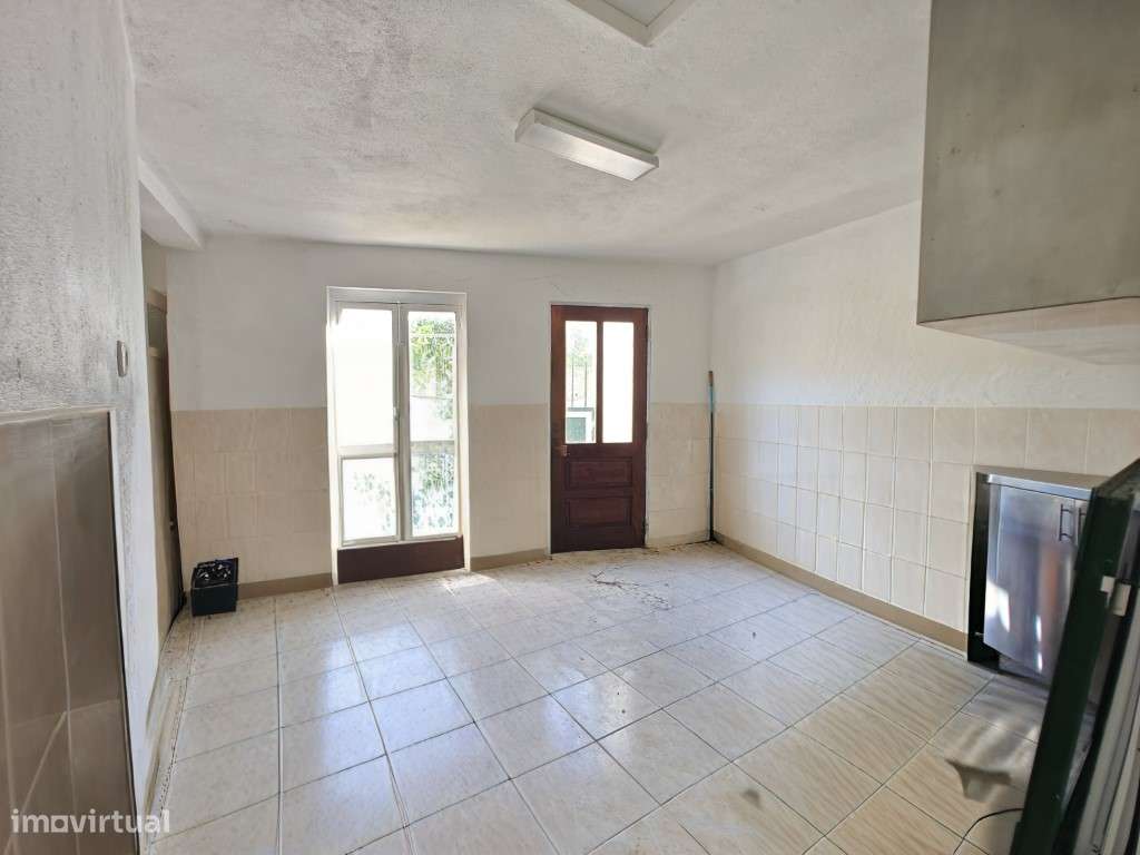 Moradia junto às muralhas do Castelo de Óbidos-21