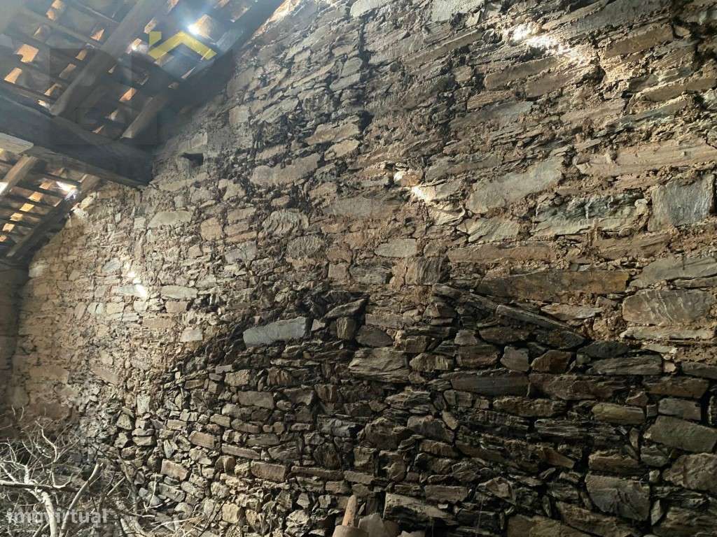 Moradia em estado de ruina - Grande imagem: 5/11